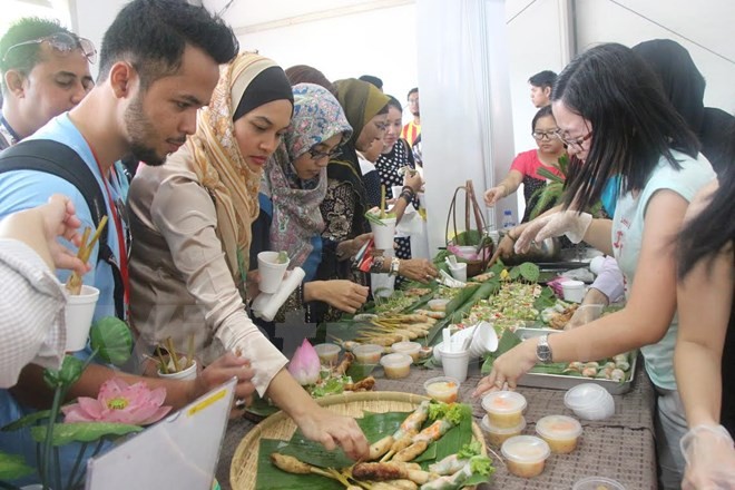 越南参加在马来西亚举办的2015年东盟色彩文化节 - ảnh 1