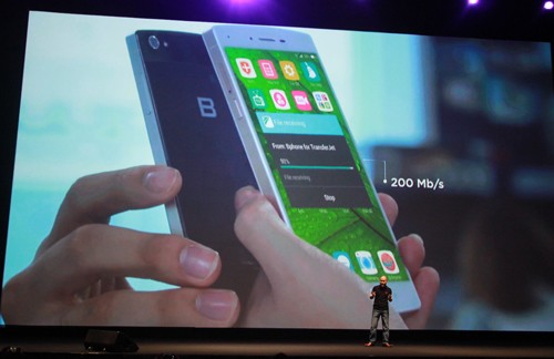 越南Bkav公司正式推出新型智能手机Bphone - ảnh 1