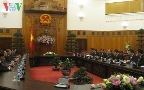 越南政府副总理阮春福会见老挝政府监察代表团 - ảnh 1