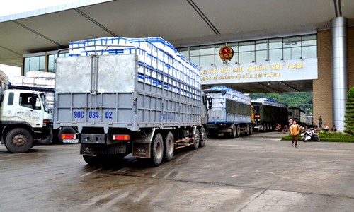 越南1.3万吨荔枝通过老街口岸出口中国 - ảnh 1