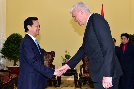 阮晋勇会见前来辞行拜会的亚行驻越南首席代表和丹麦驻越大使 - ảnh 2