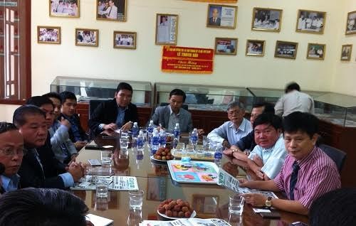 柬埔寨新闻工作者代表团访问越南之声广播电台 - ảnh 1