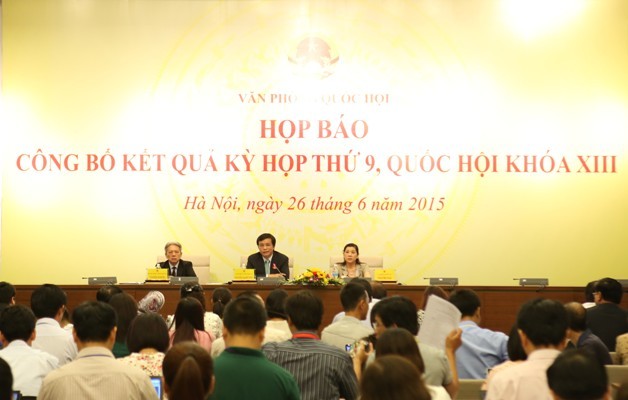 越南国会办公厅举行记者会介绍13届国会9次会议结果 - ảnh 1