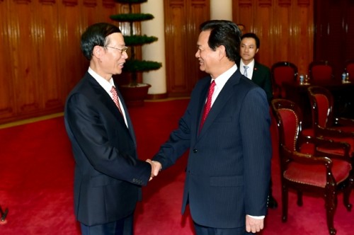 中国国务院副总理张高丽会见越中友好人士 - ảnh 1