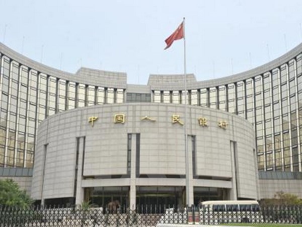 中国央行继续调整人民币汇率 - ảnh 1