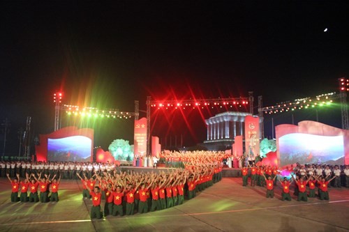 八月革命和九二国庆70周年庆祝活动在越南各地举行 - ảnh 1