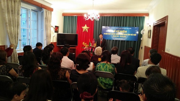纪念越南外交部门成立70周年的活动在捷克和埃及举行 - ảnh 1
