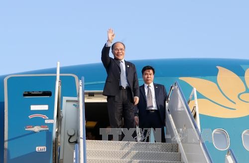 越南国会主席阮生雄会见日本众议院议长并探望越南驻联合国代表团 - ảnh 1