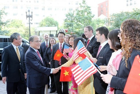 越南国会主席阮生雄参观胡志明主席曾在美国生活和工作的地方 - ảnh 1