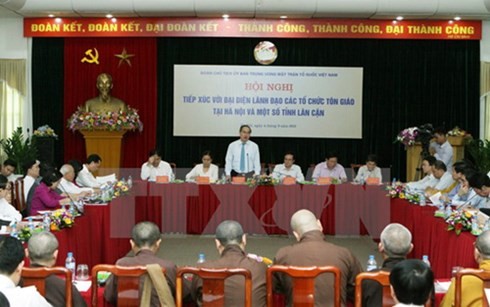 越南祖阵向制定“进一步发挥名望人士在民族工作和实施民族政策中的作用”提案提供意见 - ảnh 1