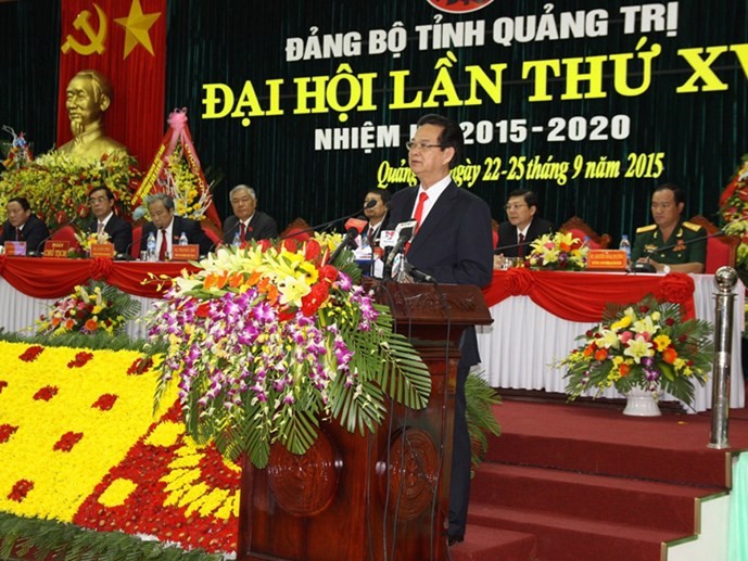 越南政府总理阮晋勇出席越共广治省第16次代表大会 - ảnh 1