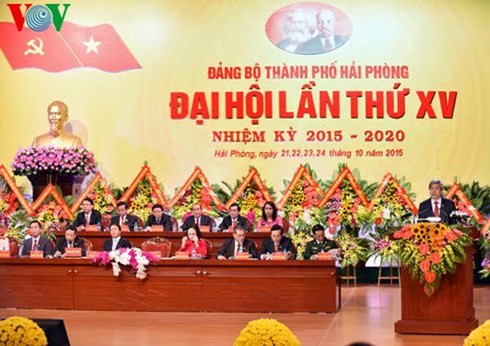 越南党政领导人出席指导海防市和巴地头顿省党代会 - ảnh 1