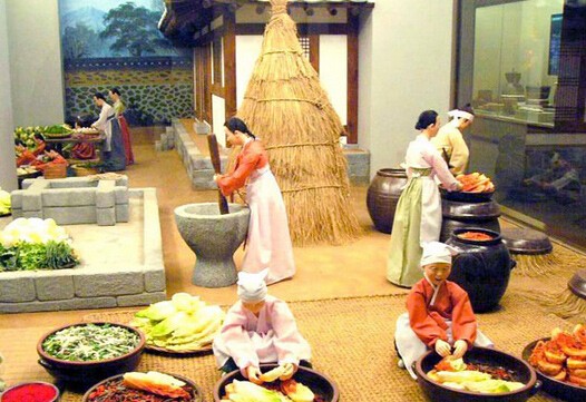 每天有数千名游客参观韩国泡菜博物馆 - ảnh 1