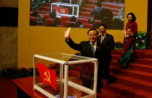 河内市第16次党代会选举产生由74人组成的新一届越共河内市委员会 - ảnh 1