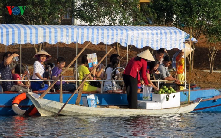 在河内越南民族旅游文化村再现南方水上集市文化 - ảnh 8