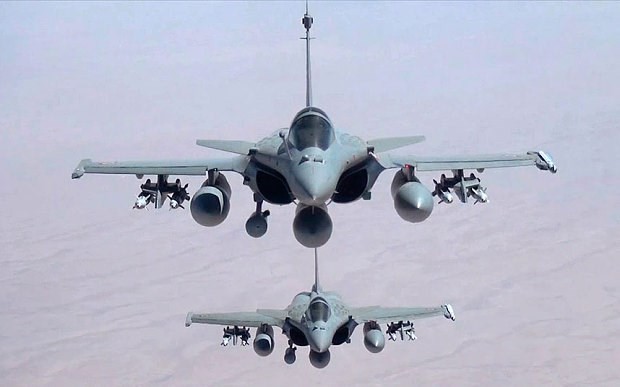 法国总统奥朗德指示加强空袭伊拉克及叙利亚境内的 “伊斯兰国”组织  - ảnh 1