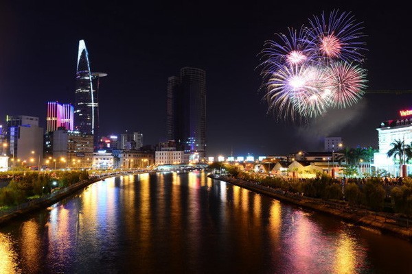 胡志明市将举行烟花表演喜迎2016年 - ảnh 1