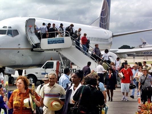 美国与古巴将恢复定期商业航班 - ảnh 1