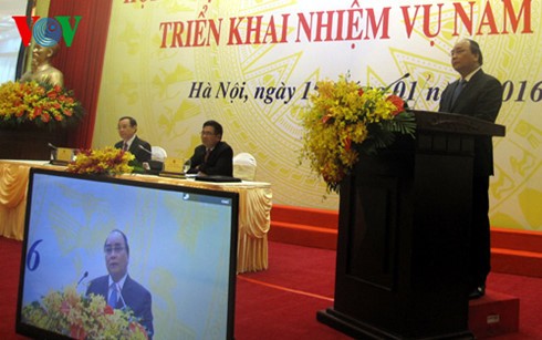 越南政府副总理阮春福出席政府办公厅2016年任务部署会议 - ảnh 1