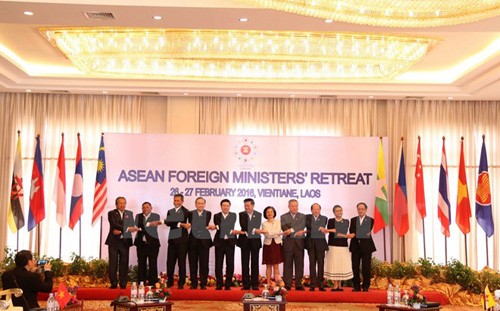 越南政府副总理兼外交部长范平明出席2016年东盟外长非正式会议 - ảnh 1
