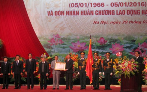 越共中央内政部门传统日50周年纪念大会在河内举行 - ảnh 1