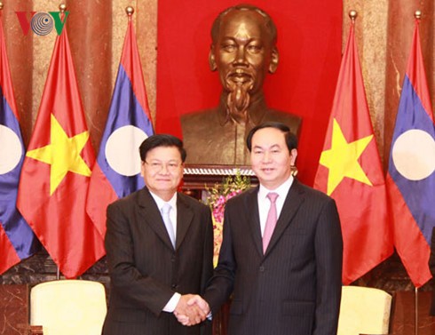 陈大光和阮氏金银会见老挝总理通伦•西苏里 - ảnh 1
