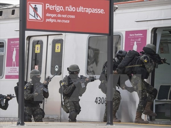  2016奥运会前夕巴西加强机场安保工作 - ảnh 1