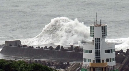台风“马勒卡”来袭  台湾取消近200个航班 - ảnh 1