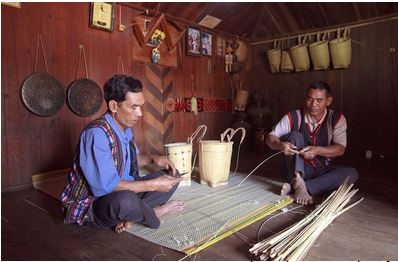戈豪族人生活中的背篓编织业 - ảnh 2
