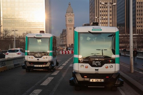 法国巴黎试运行无人驾驶公交车 - ảnh 1