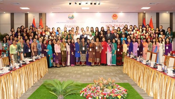 越南和老挝女国会代表团与广南省领导人座谈 - ảnh 1