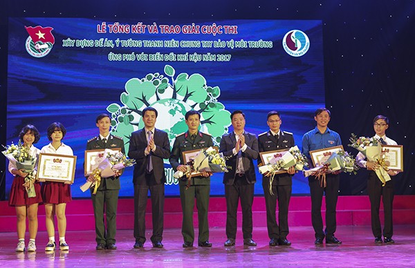 发挥越南青年在应对气候变化中的突击队作用   - ảnh 1