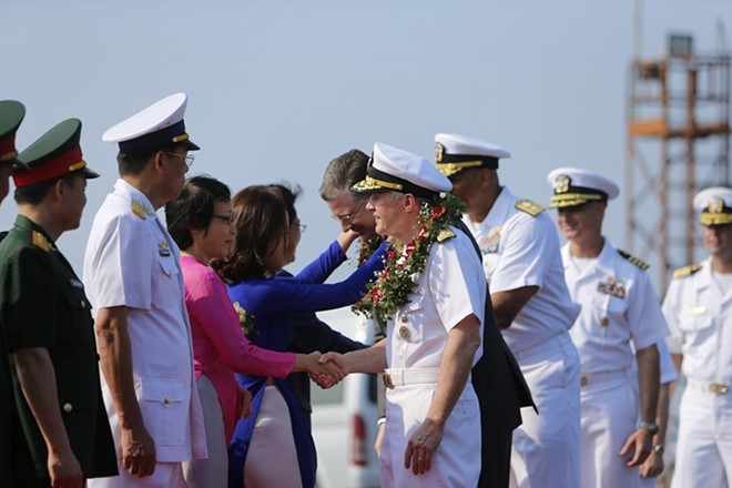 美国海军舰艇编队继续在岘港市的交流活动 - ảnh 1
