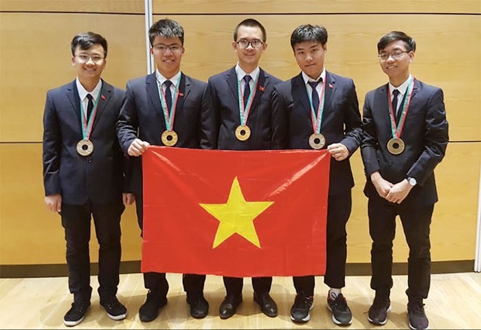 越南队在2018国际物理学和化学奥林匹克竞赛中成绩优异 - ảnh 1