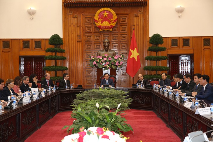 越南政府副总理王庭惠会见法国企业代表团 - ảnh 1