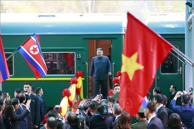 国际媒体深入报道朝鲜领导人的越南之行 - ảnh 1
