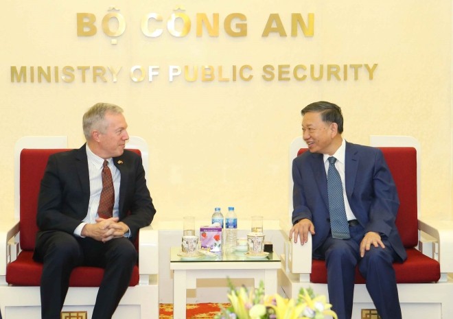越南公安部长苏林会见谷歌负责亚太地区公共政策和政府关系事务副总监奥修斯 - ảnh 1