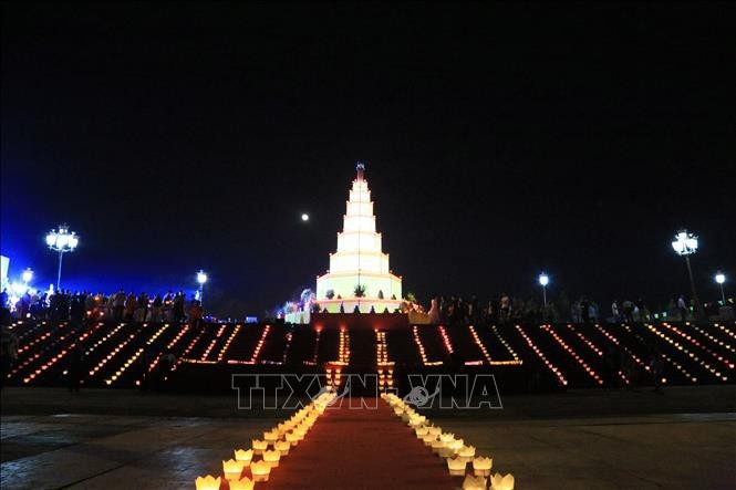 祈安法会和放花灯仪式在六头江举行 - ảnh 1