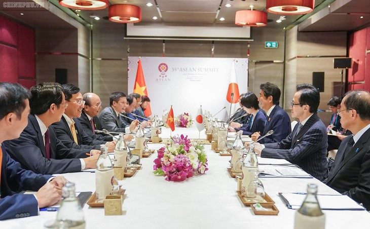 越南和日本将保持配合共同应对区域和全球的各种挑战 - ảnh 1