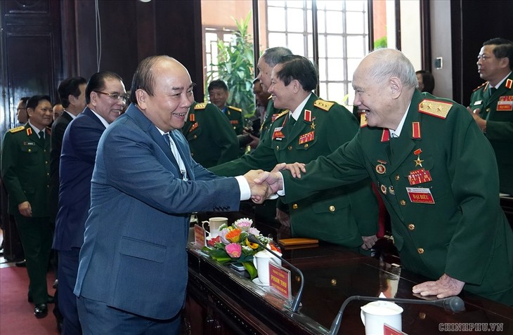 阮春福出席越南退伍军人协会成立30周年纪念仪式 - ảnh 1