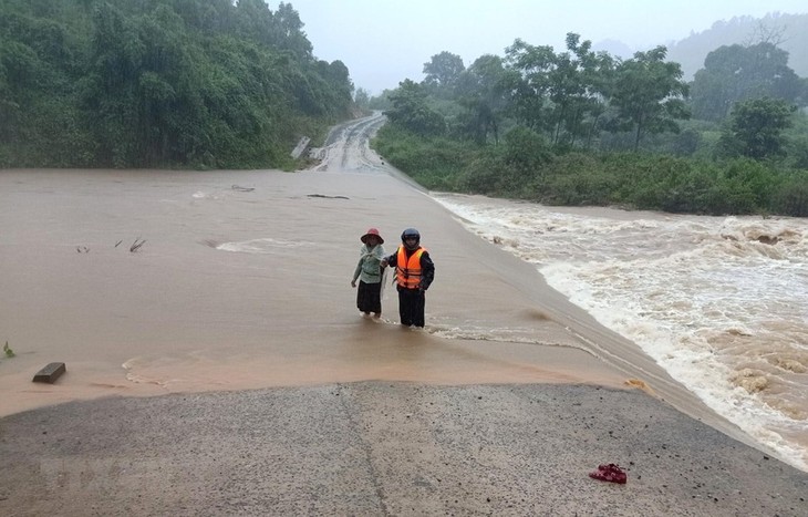 越南政府总理就中部地区防洪工作作出指示 - ảnh 1