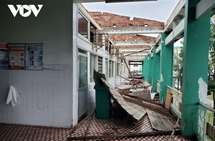 台风莫拉菲登陆越南中部，多间住房坍塌掀顶 - ảnh 1