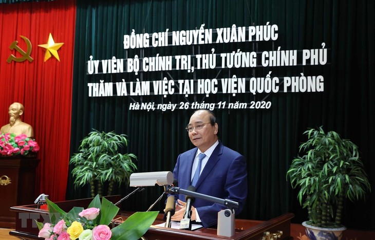 越南政府总理阮春福来访并与国防学院领导人举行工作座谈 - ảnh 1