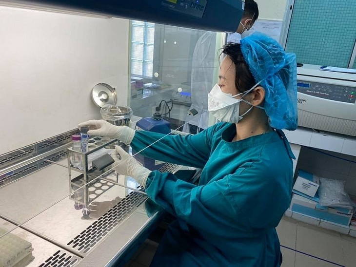 首款新冠疫苗正式获准紧急情况下在越南使用 - ảnh 1