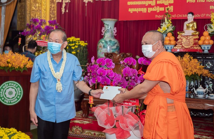 越南政府常务副总理张和平向胡志明市高棉佛教徒拜年 - ảnh 1