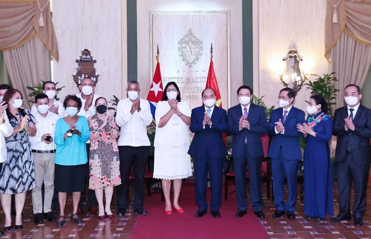 越南国家主席阮春福：越南人民一向与兄弟般的古巴人民并肩前行 - ảnh 1