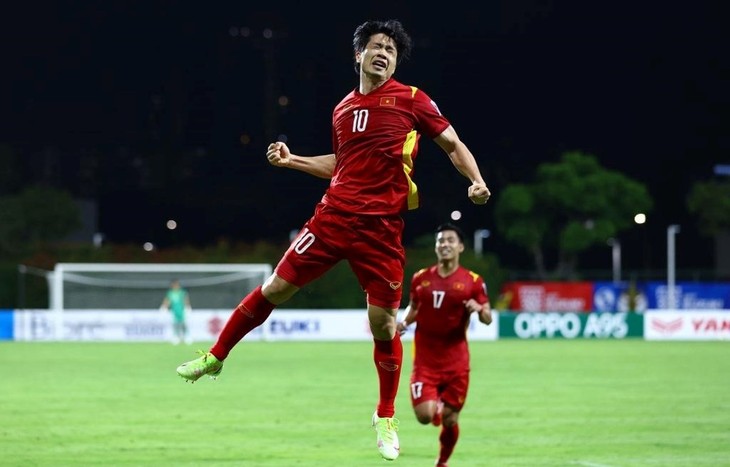 越南足球队3比0击败马来西亚队 - ảnh 1