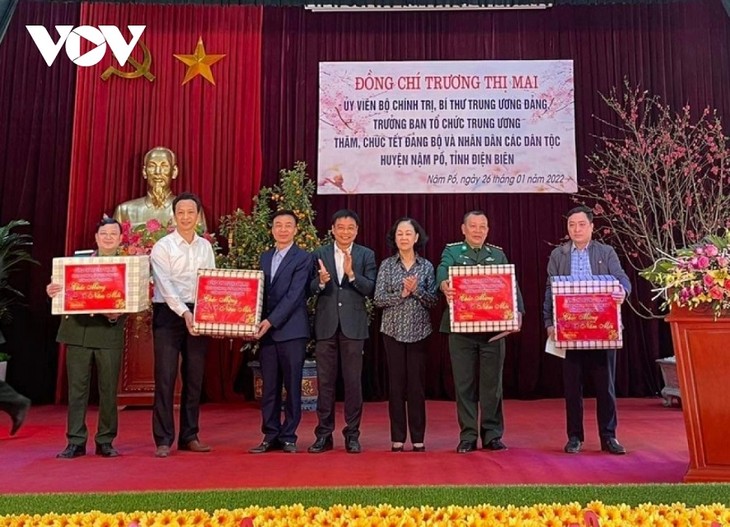 越南党和国家领导人在各地拜早年 - ảnh 1