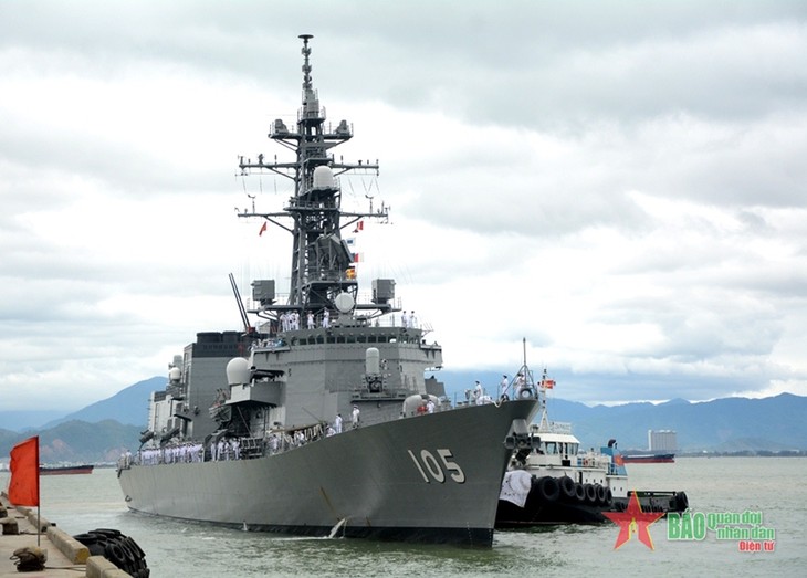 日本海上自卫队舰队访问越南岘港 - ảnh 1