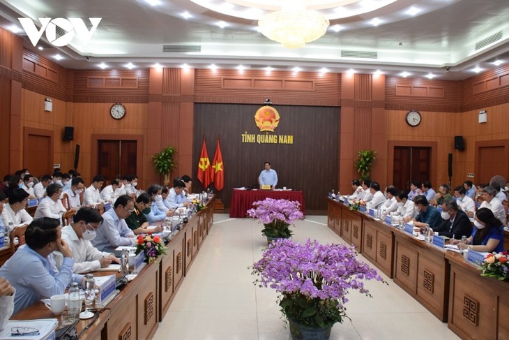 越南政府总理范明政要求广南省实现快速、可持续、绿色发展 - ảnh 1